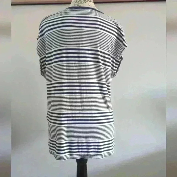 MAX STUDIO | Women's White/Navy Chevron Striped Sleeveless Button Down  … - Picture 4 of 4